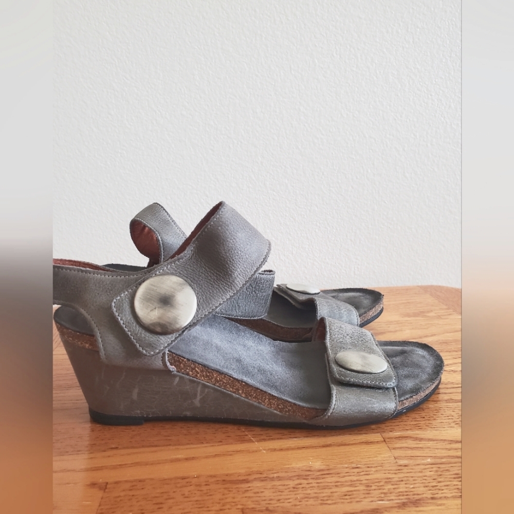 Taos Gray Leather Ankle Strap Wedge Comfort Sandals Women's Size 41